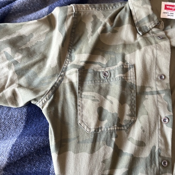 Wrangler oversized button flannel - Picture 6 of 7